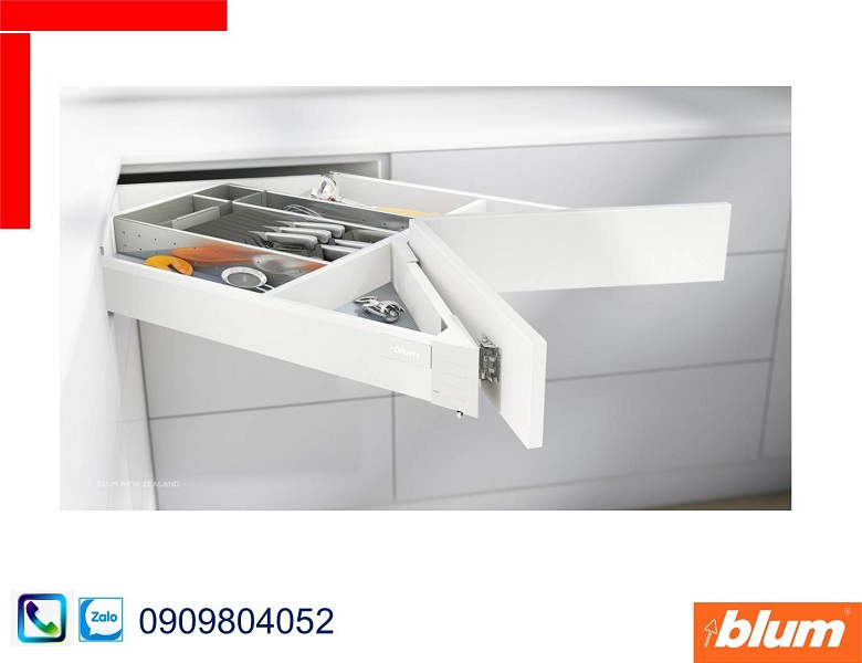 Ray hộp góc Blum Space Corner X1 màu trắng với ray trượt 650mm